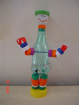 butelki plastikowe - ludzik z butelki i nakrętek.jpg